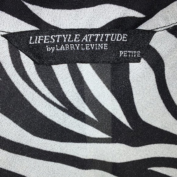 LARRY LEVINE BLACK & WHITE ZEBRA RUFFLE BLOUSE PM - Picture 5 of 5